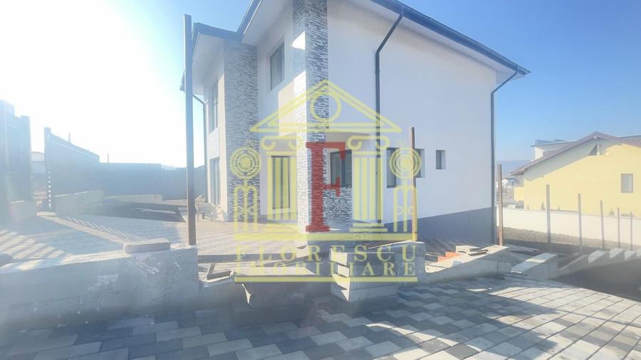 Casă individuală cu 4 camere cu Canalizare în Bucium