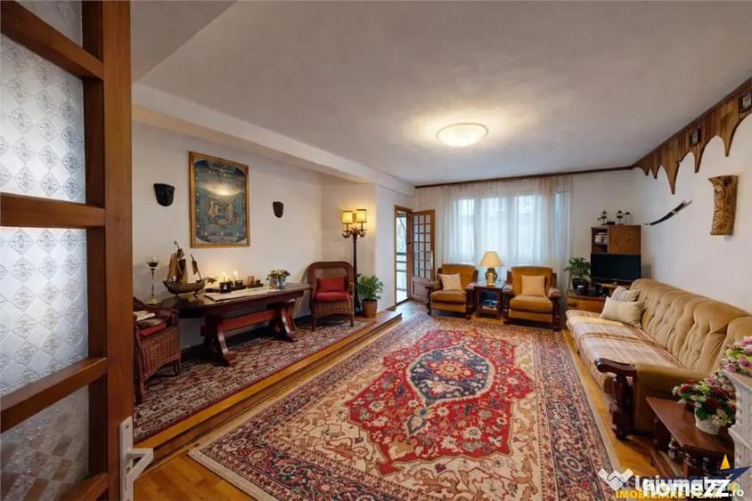 Casă cu 8 camere cu Teren 1000 Mp în Bran