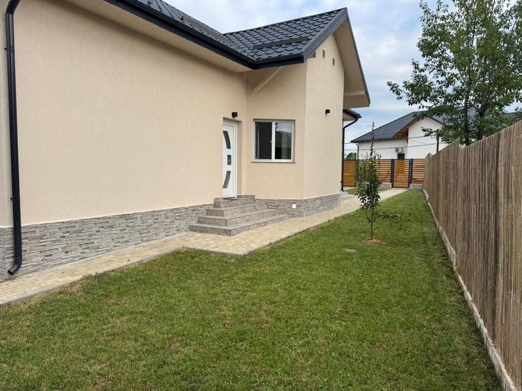 Casă cu 4 camere cu Teren 500 Mp în Central