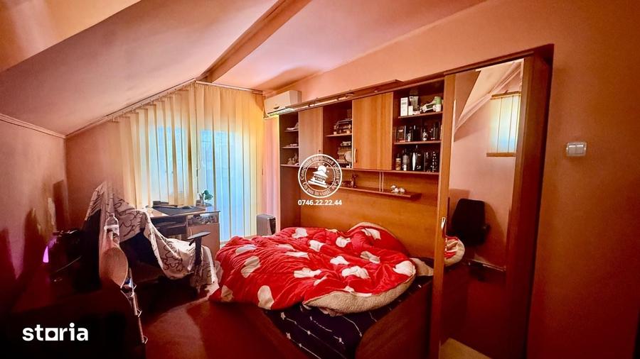 Casă cu 8 camere cu Teren 250 Mp în Păcurari