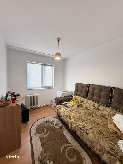Apartament cu 3 camere semidecomandat în Dacia