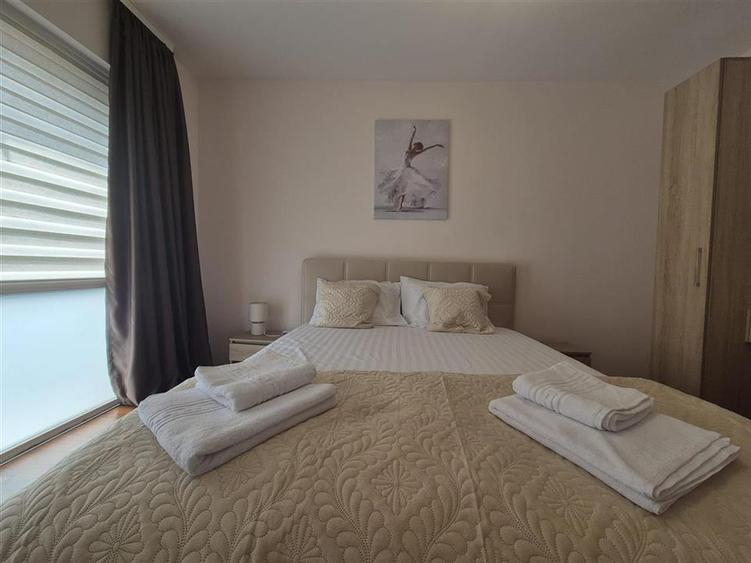 Apartament cu 2 camere decomandat, mobilat în Universitate
