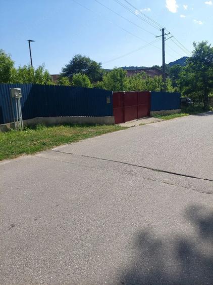 Teren de 1300 mp, în Dobriceni