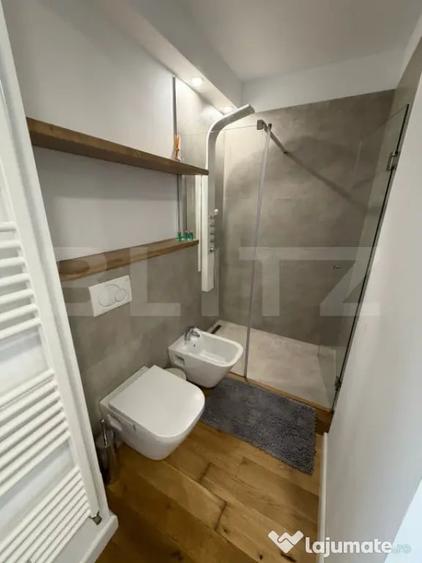 Apartament cu 3 camere semidecomandat în Central