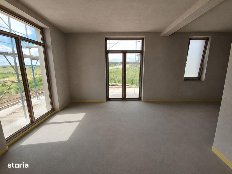 Casă cu 4 camere în Jucu