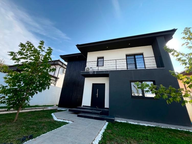 Casă individuală cu 7 camere cu Canalizare în Est