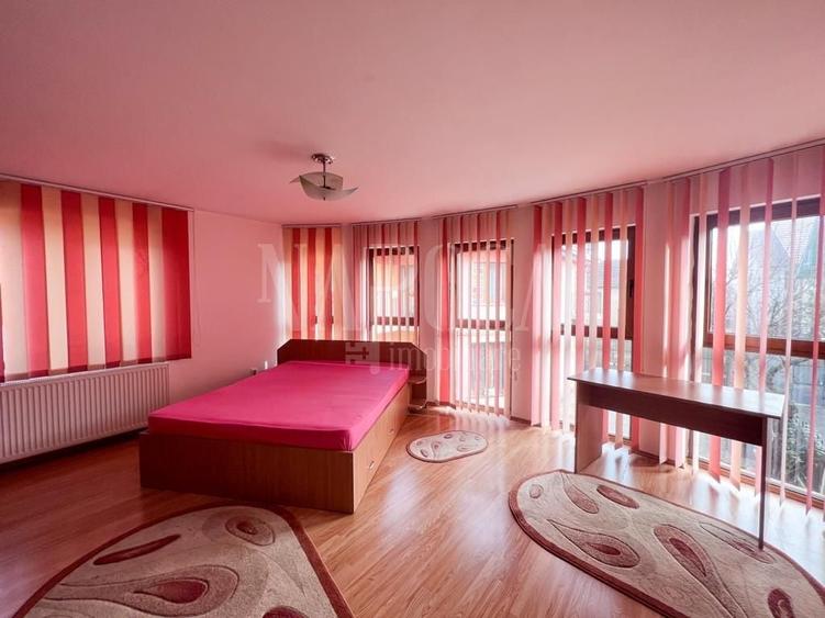 Casă individuală cu 12 camere cu Canalizare în Mărăști