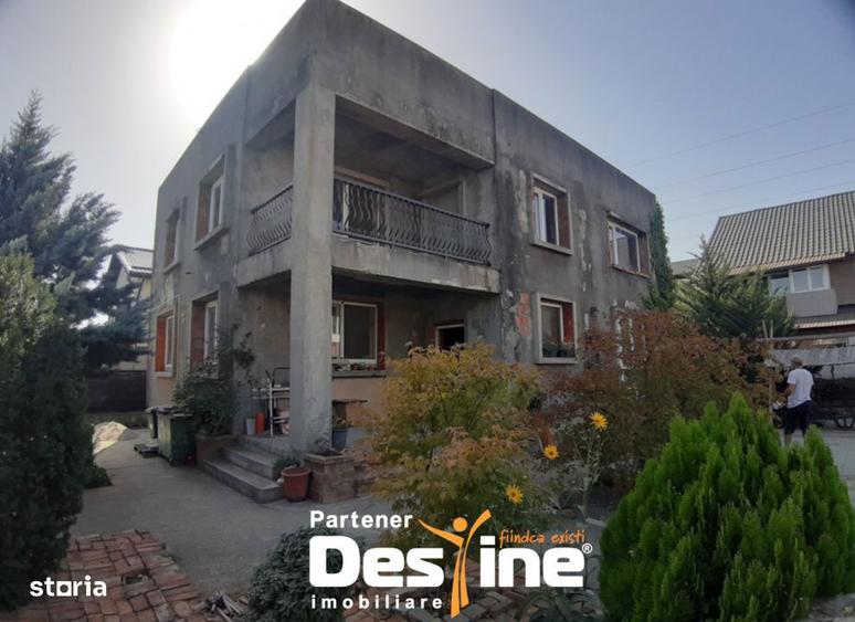 Casă cu 5 camere cu Teren 300 Mp în Central