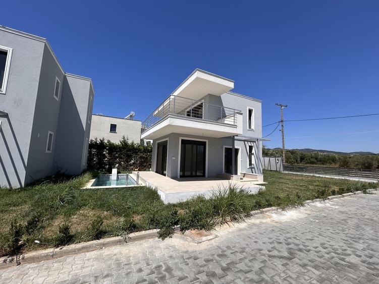 Casă individuală cu 3 camere cu Piscina în Central