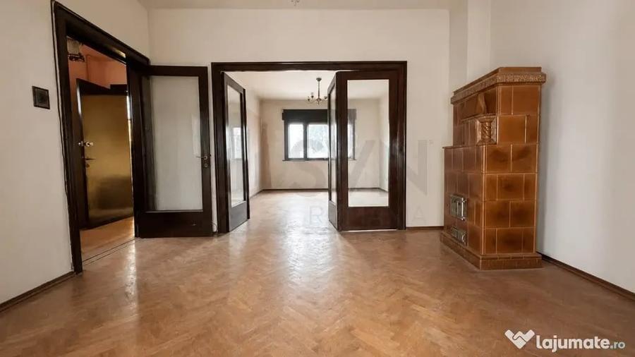 Apartament cu 4 camere semidecomandat în Alba Iulia