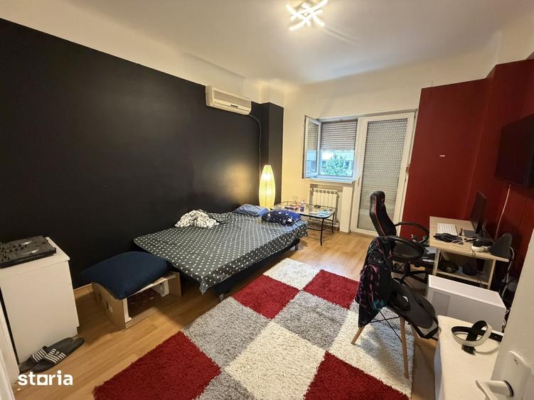 Apartament cu 3 camere semidecomandat în Gara de Nord