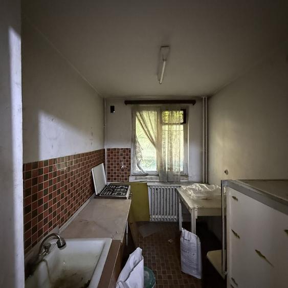 Apartament cu 3 camere semidecomandat în Colentina