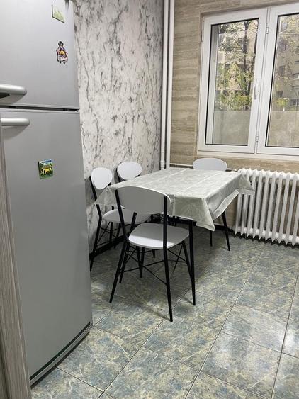 Apartament cu 3 camere decomandat, mobilat în Vatra Luminoasă