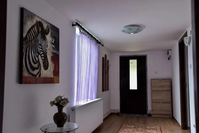Casă cu 2 camere cu Teren 2453 Mp în Poienari