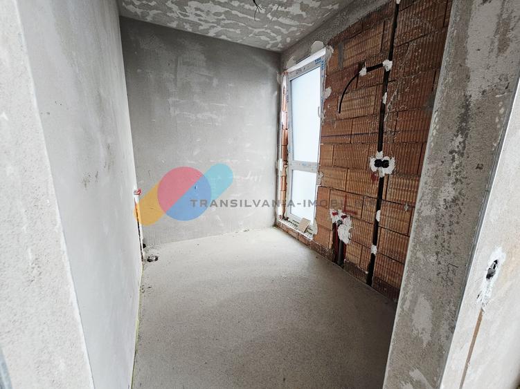 Apartament cu 4 camere semidecomandat în Mărăști
