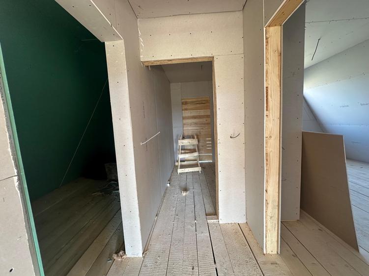Casă cu 4 camere cu Teren 865 Mp în Sânpetru