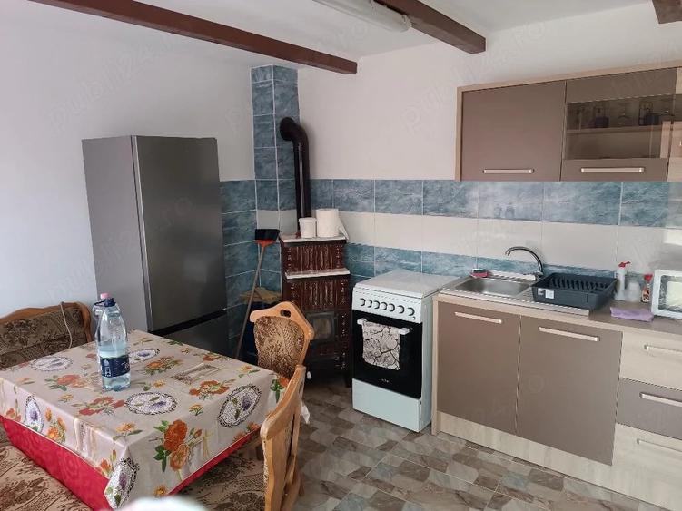 Casă cu 4 camere cu Teren 11700 Mp în Băbeni