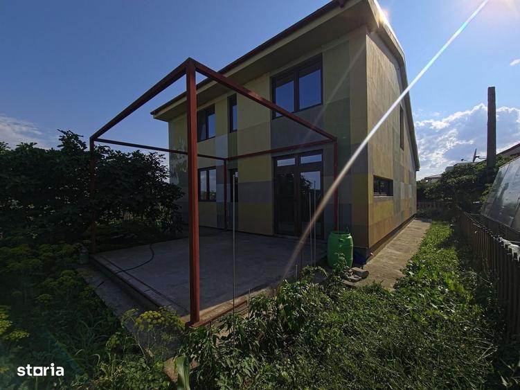 Casă cu 4 camere în Cumpăna