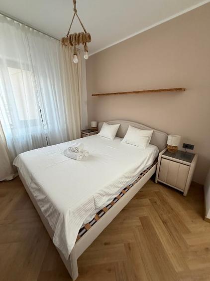 Apartament cu 2 camere semidecomandat, mobilat în Dacia