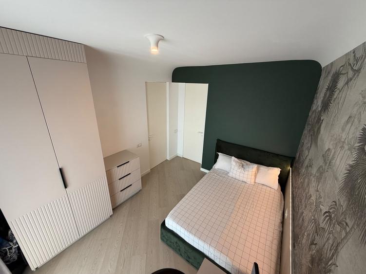 Apartament cu 3 camere semidecomandat, mobilat în Pipera