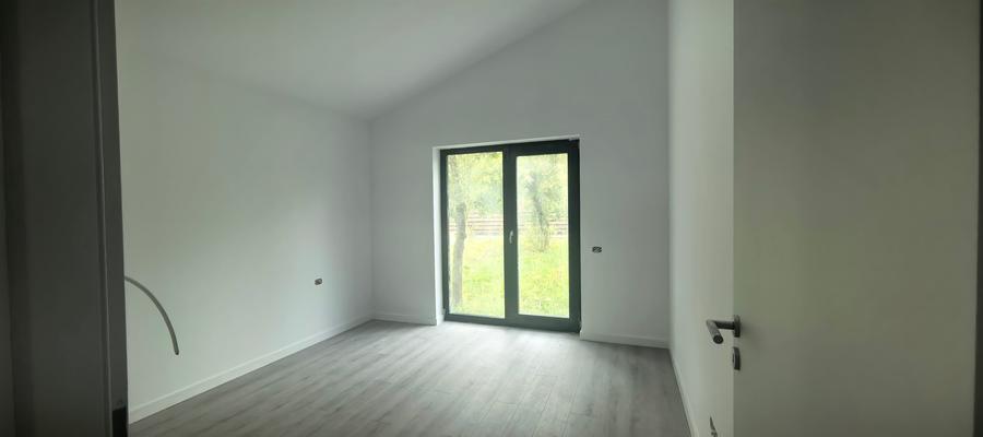 Casă individuală cu 4 camere cu Teren 1017 Mp în Central