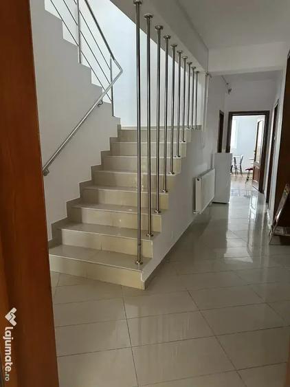 Casă cu 3 camere în Tineretului