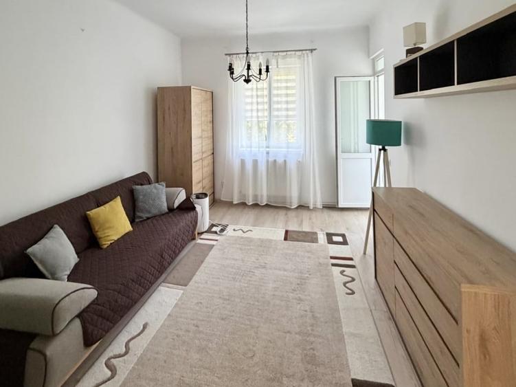 Apartament cu 2 camere decomandat, mobilat în Central