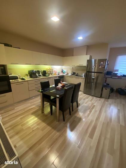 Casă cu 4 camere cu Teren 1600 Mp în Central