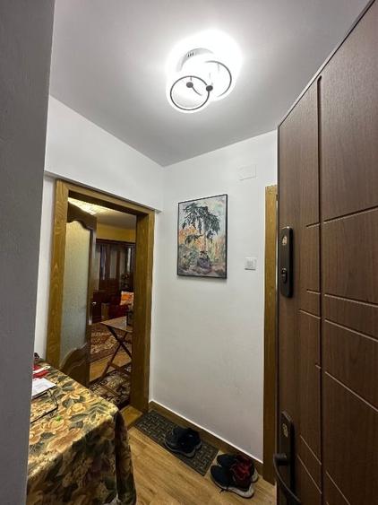 Apartament cu 2 camere semidecomandat în Berceni