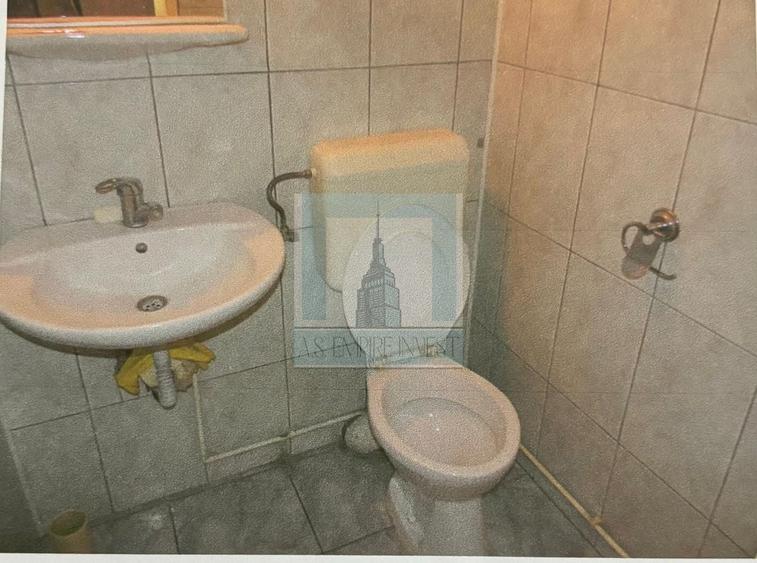 Apartament cu 3 camere decomandat în Calea București