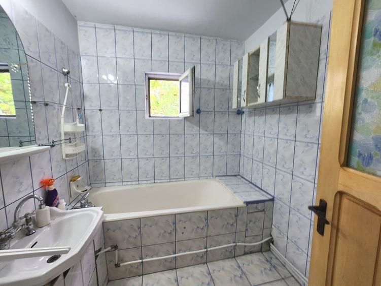 Apartament cu 2 camere decomandat, mobilat în Nicolina