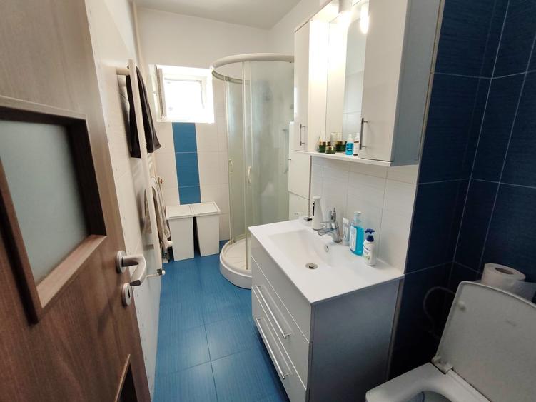 Apartament cu 4 camere decomandat în Basarabia