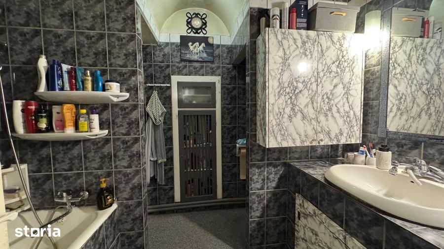 Apartament cu 4 camere semidecomandat în Elisabetin