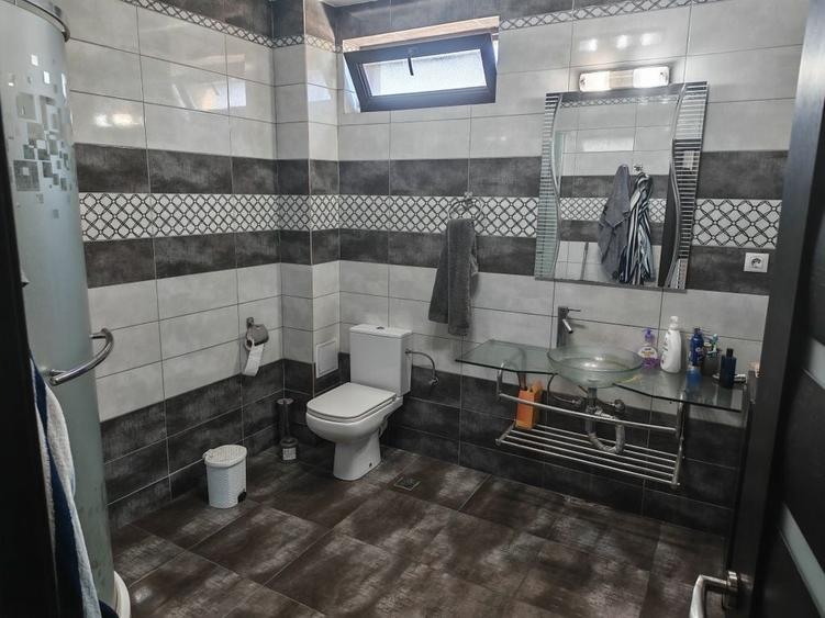 Casă cu 4 camere în Ghercești