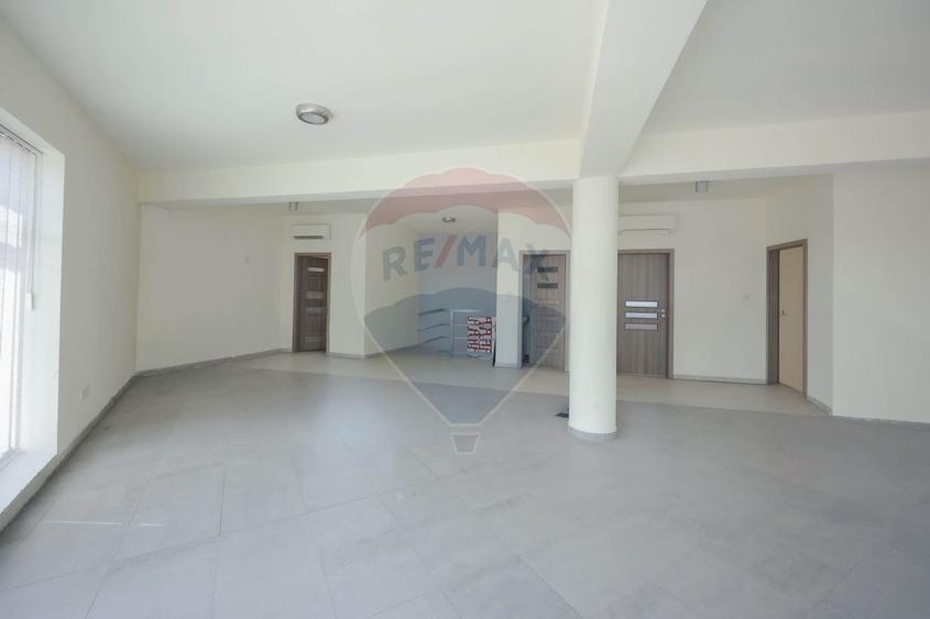 Spațiu comercial, de 456 mp, în Episcopia Bihorului