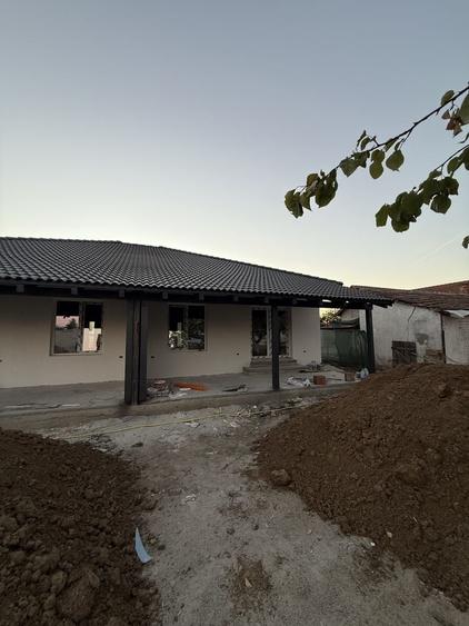 Casă cu 3 camere în Utvin