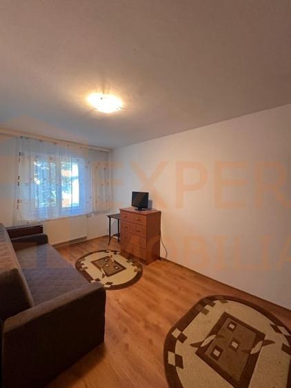 Apartament cu 3 camere semidecomandat în Tomis Nord