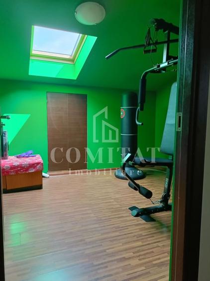 Apartament cu 5 camere semidecomandat, mobilat în Florești