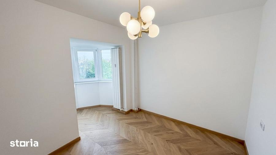 Apartament cu 3 camere decomandat în Tei