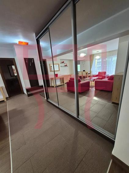 Apartament cu 3 camere semidecomandat în Plopilor