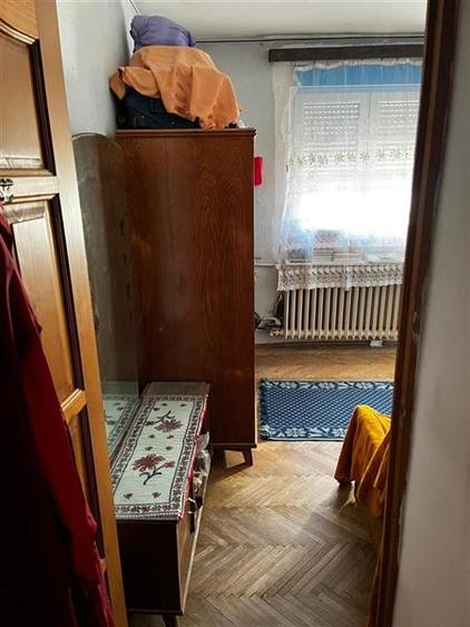 Apartament cu 3 camere semidecomandat în Obor
