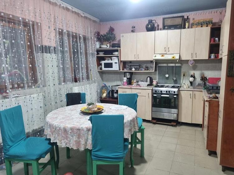 Casă cu 4 camere cu Teren 240 Mp în Surducu Mic