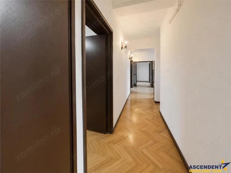 Apartament cu 6 camere decomandat în Central