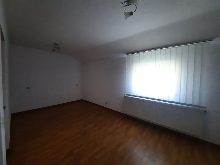 Casă individuală cu 5 camere cu Garaj în Săvinești