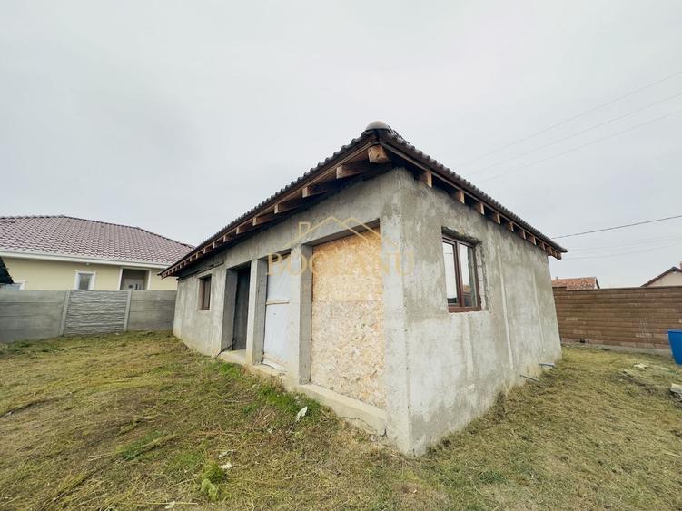 Casă individuală cu 3 camere cu Canalizare în Cornești