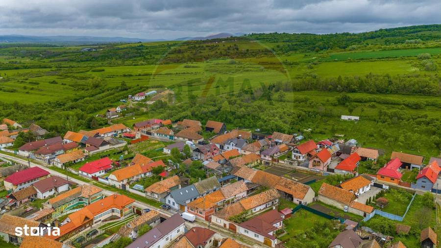 Casă cu 4 camere cu Teren 1068 Mp în Părău