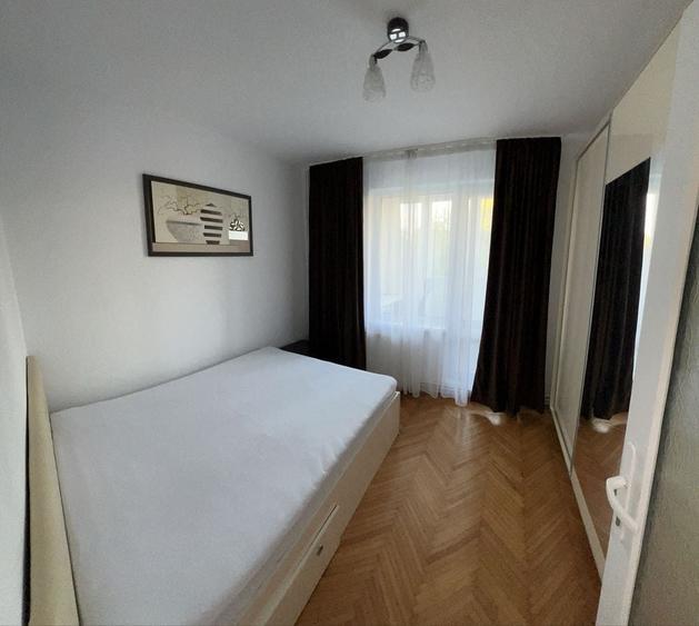 Apartament cu 4 camere decomandat în 7 Noiembrie