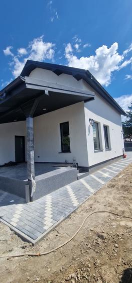 Casă cu 4 camere în Șerbănești