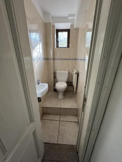 Casă individuală cu 11 camere cu Canalizare în Ultracentral