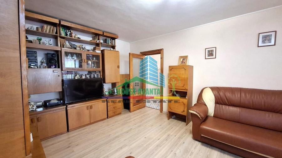Apartament cu 3 camere decomandat în Gară